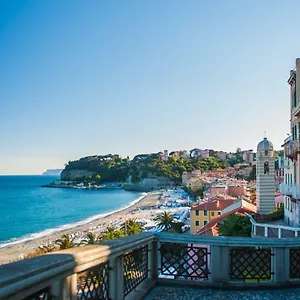 hotel-tirreno-celle-ligure.hotelitalianriviera.com/